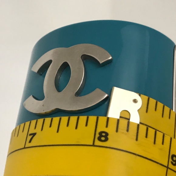 CHANEL Turquoise/Black Resin CC wide Cuff Bracelet - Picture 8 of 13